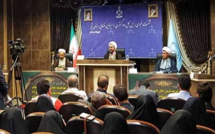 مدیر عامل شرکت گوهر ناز از زندان آزاد شد مدیر عامل شرکت گوهر ناز از زندان آزاد شد